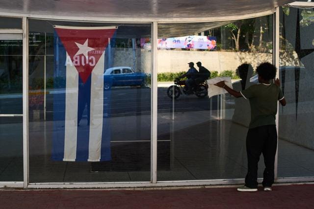 Cuba detiene a 10 panameños acusados de fabricar propaganda "subversiva" |  Latinoamerica y Caribe | lancasteronline.com
