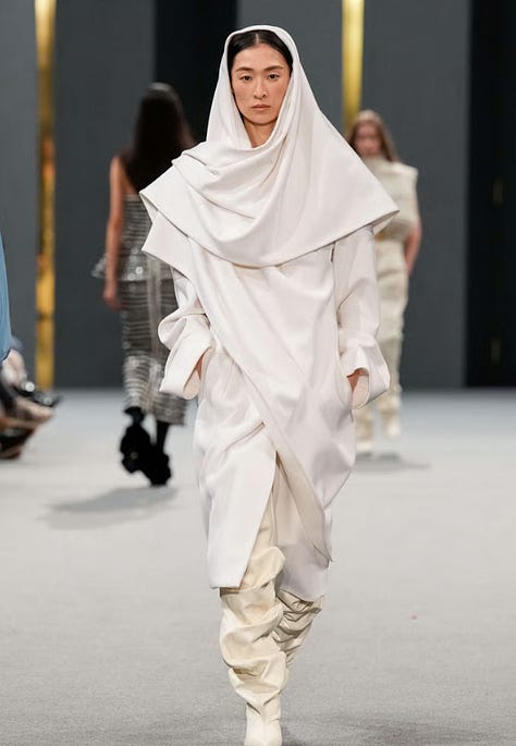 Total white sfilate autunno inverno 2025-2026