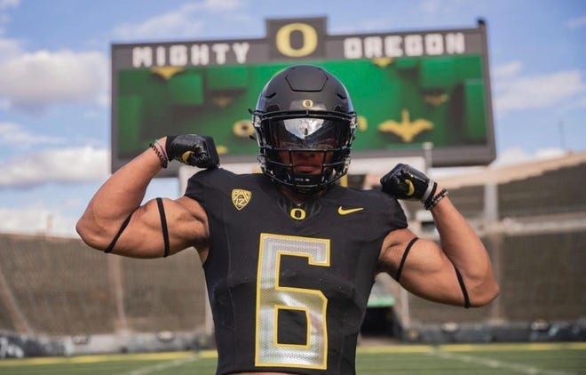 Oregon Spring Ball Player Spotlight: Kenyon Sadiq's instant-impact  opportunity