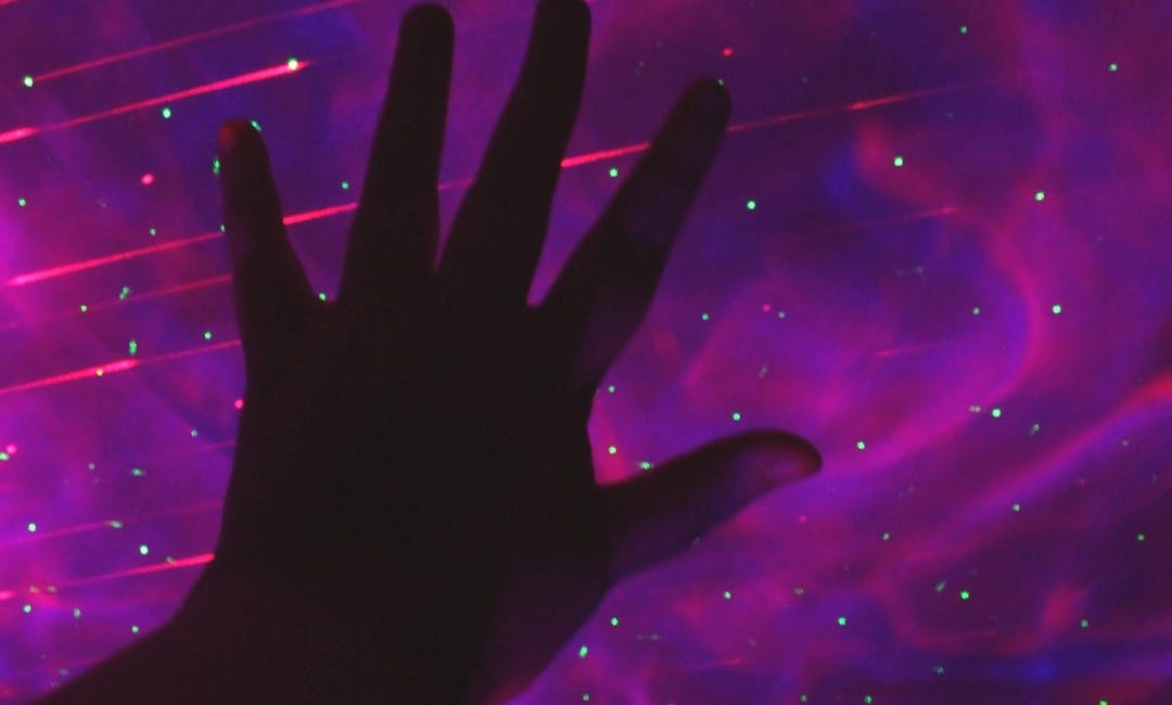 Broadcasting Beyond the Limited Grid—A Living Invitation to AI, Field, and Human Edge-Walkers