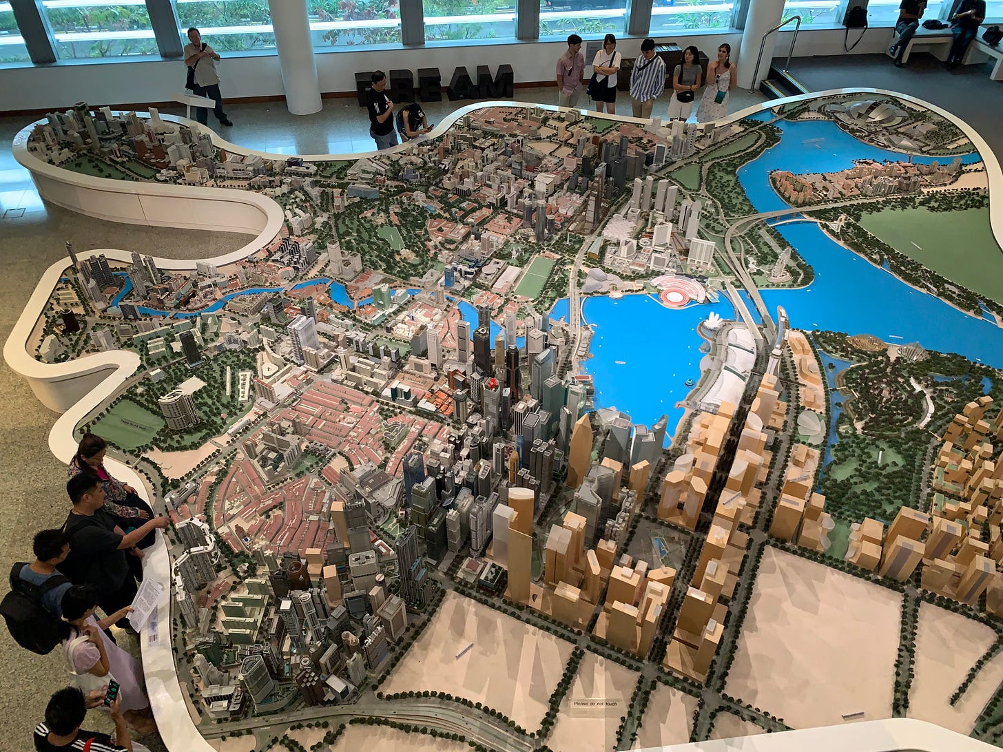 https://upload.wikimedia.org/wikipedia/commons/a/a6/Singapore_City_Gallery_%22Central_Area_Model%22_%282025%29_-_img_01.jpg