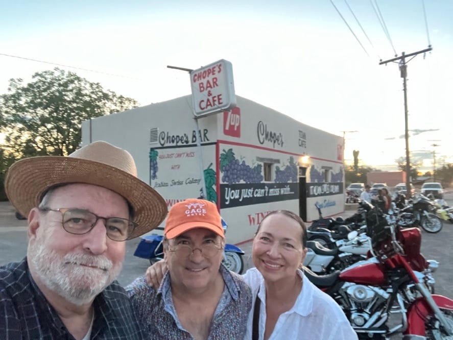 A group of people posing for a picture

Description automatically generated