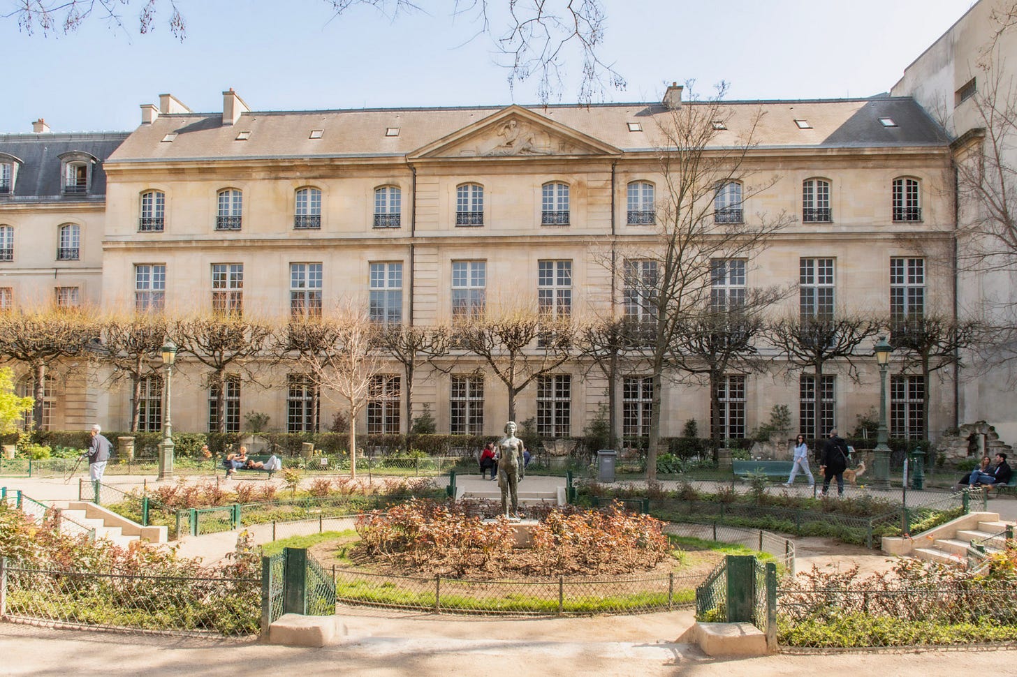 Wide view of Square Georges Cain in Paris, with Aristide Maillol’s bronze sculpture surrounded by the circular garden and historic buildings.
