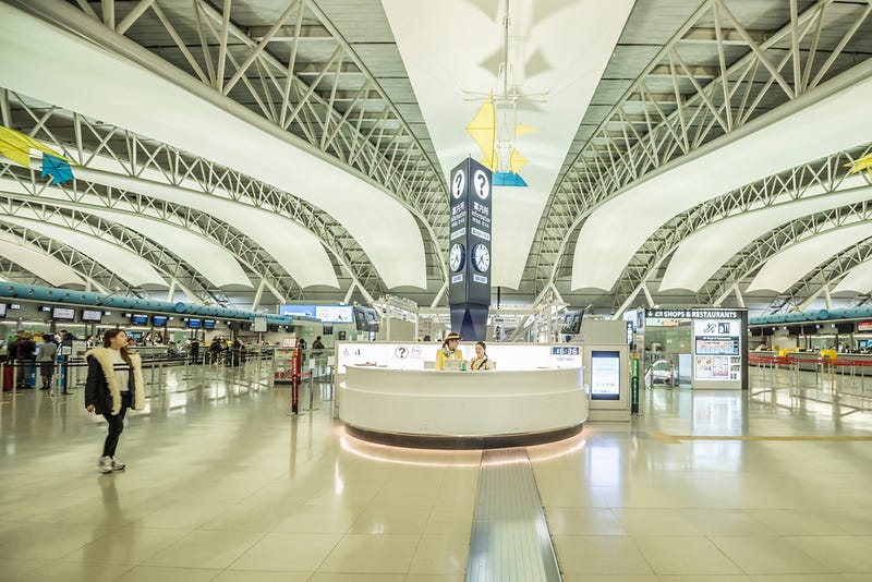 Kansai International Airport international departures floor: SIHASAKPRACHUM / Shutterstock.com Kansai International Airport international departures floor: SIHASAKPRACHUM / Shutterstock.com