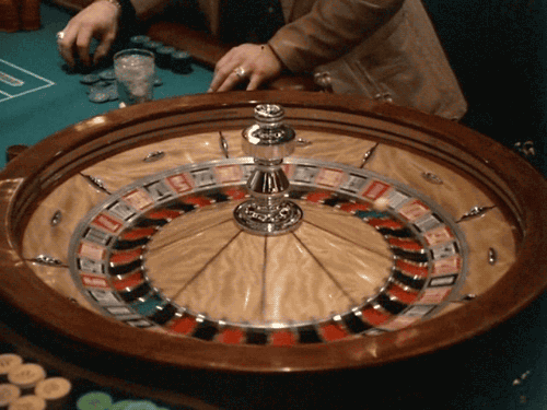 a man is playing roulejack in a casino