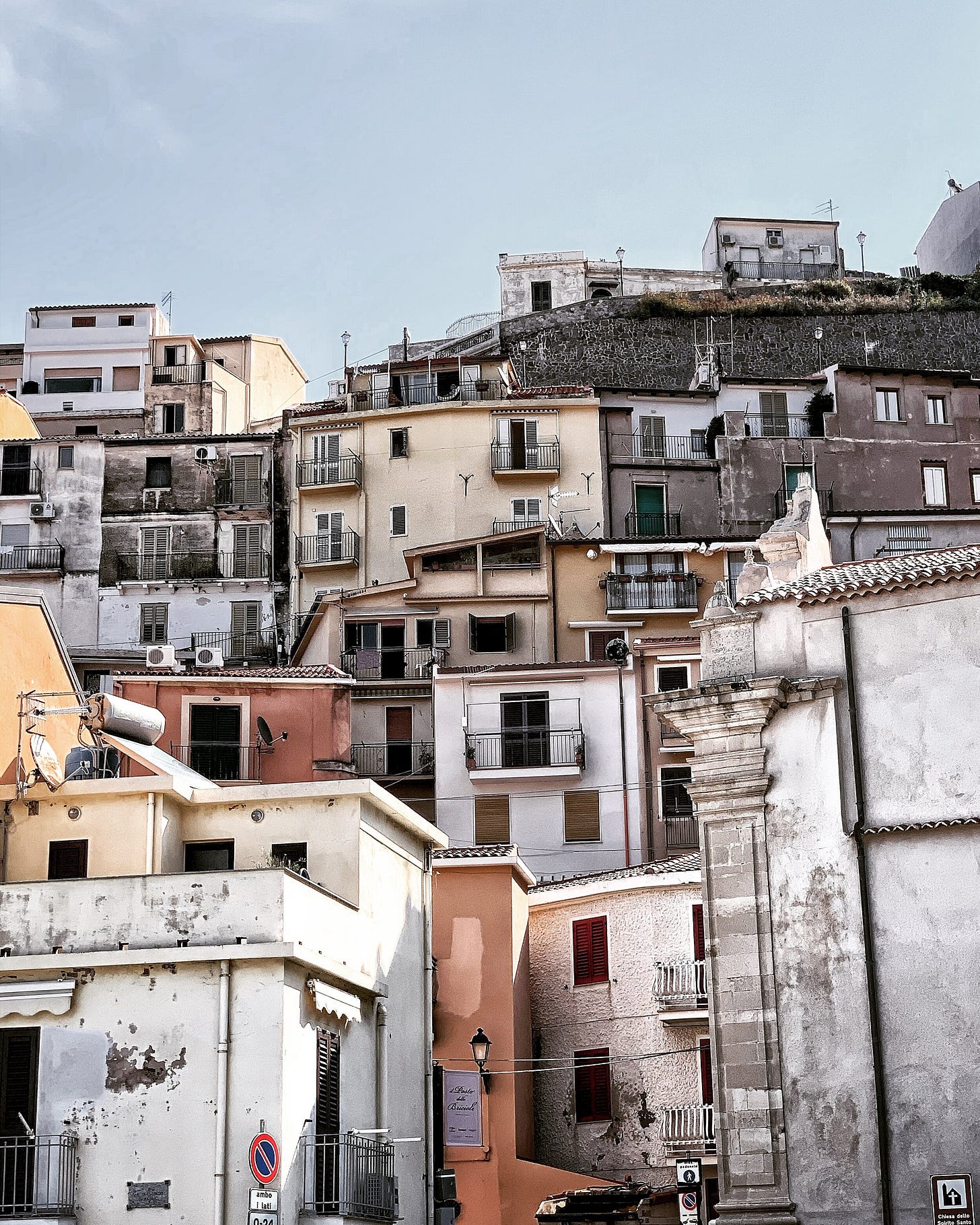 Image by Razvan Horhat via Unsplash.