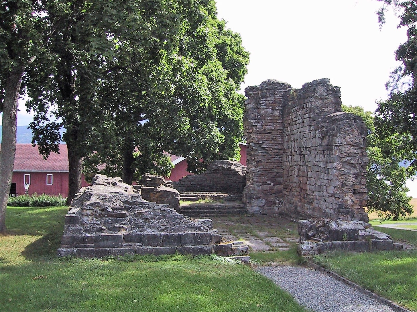 Stein church ruin, Hole.