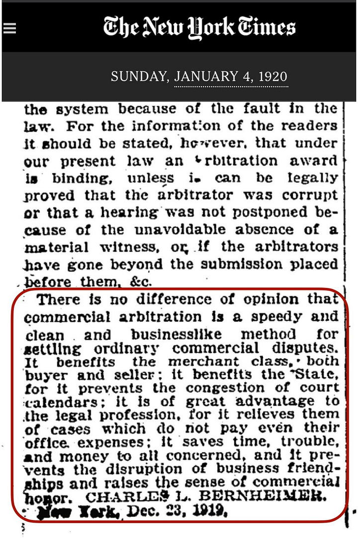 Imagens do artigo publicado no New York Times em 4 de janeiro de 1920, defendendo a arbitragem como instrumento essencial para a resolução de disputas comerciais e a preservação da ordem civilizada. O texto ressalta a importância de considerar contratos livremente firmados como sagrados. As páginas também incluem anúncios da época, como o de um gramofone Columbia Grafonola.