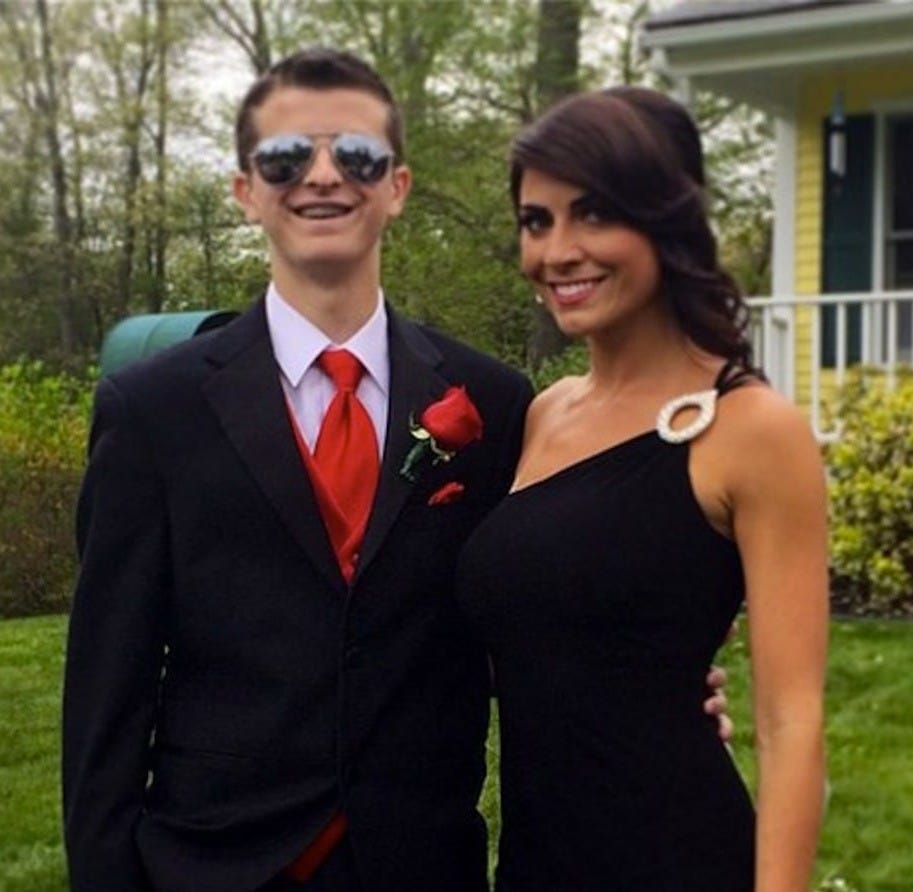 Jenny Dell cuts a rug at Rockland High prom - The Boston Globe