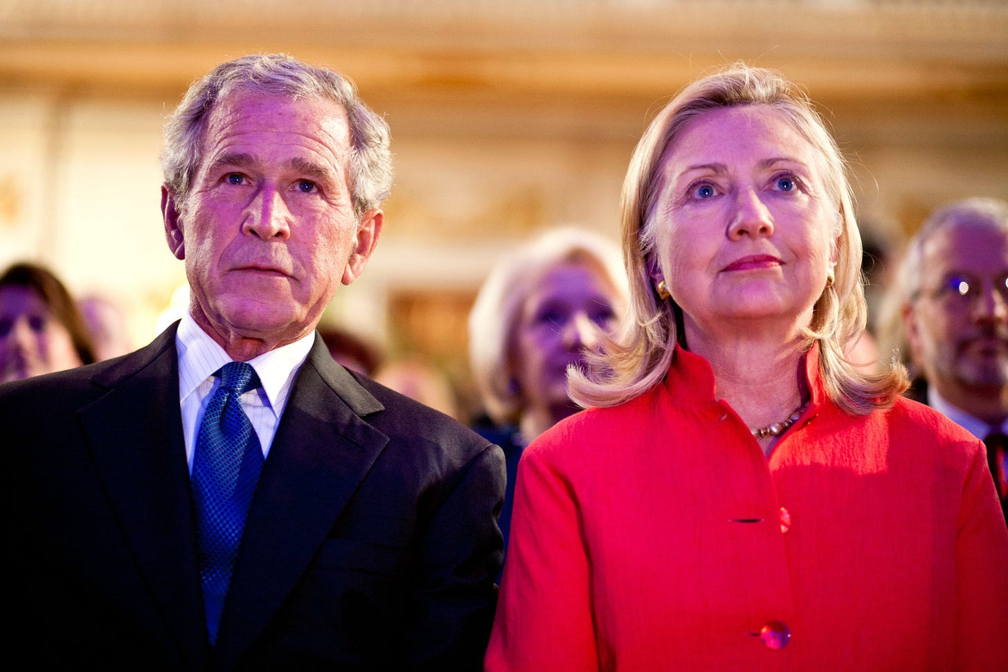 Clinton goes after a Bush in New Hampshire | CNN Politics