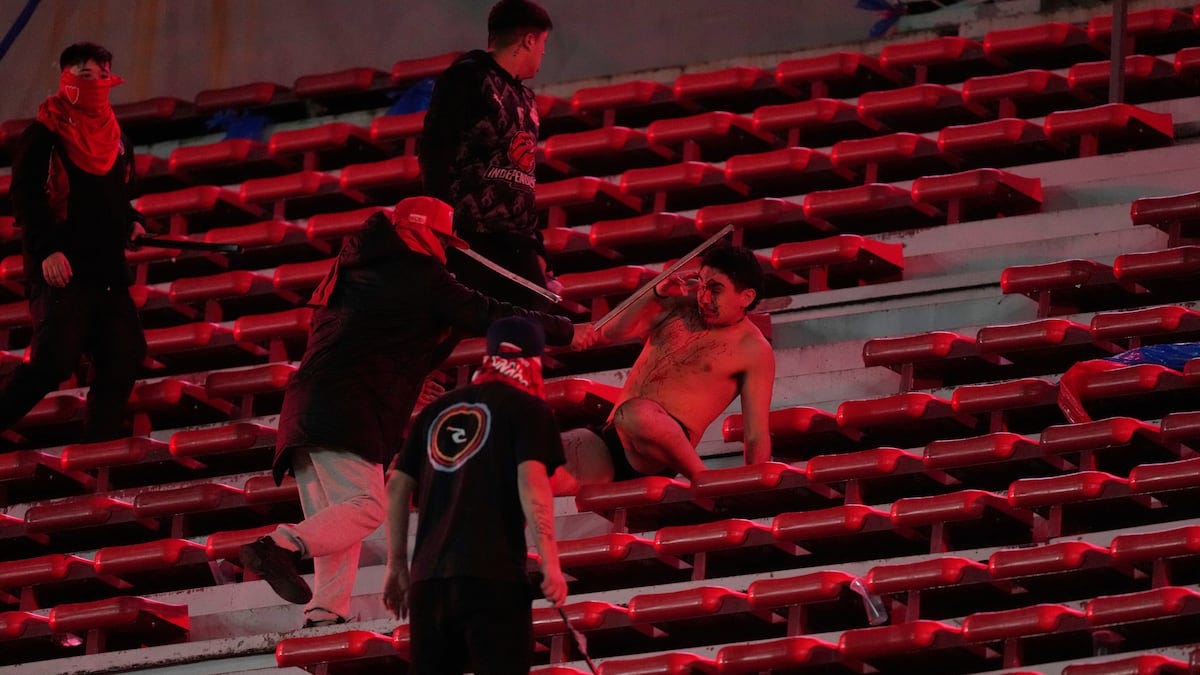 Cancelan partido de fútbol en Argentina por violencia entre aficionados