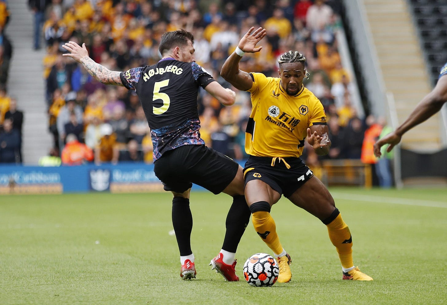 Tottenham re-emerge as Adama Traore suitors | The Transfer Tavern