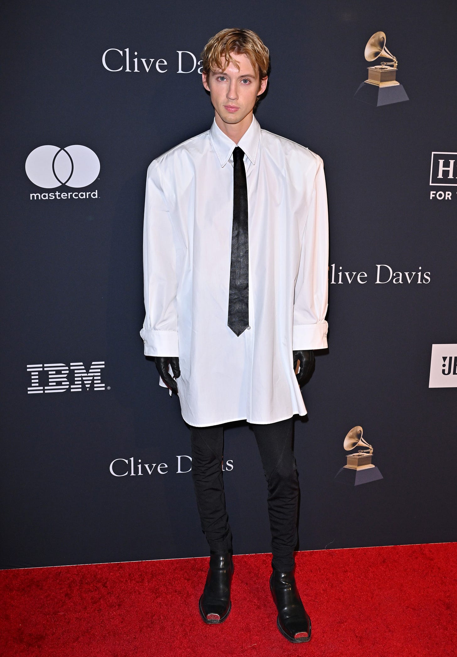 Pre-GRAMMY Gala: Olivia Rodrigo, Paris Hilton, Troye Sivan, Lizzo and more  red carpet looks from event | PINKVILLA