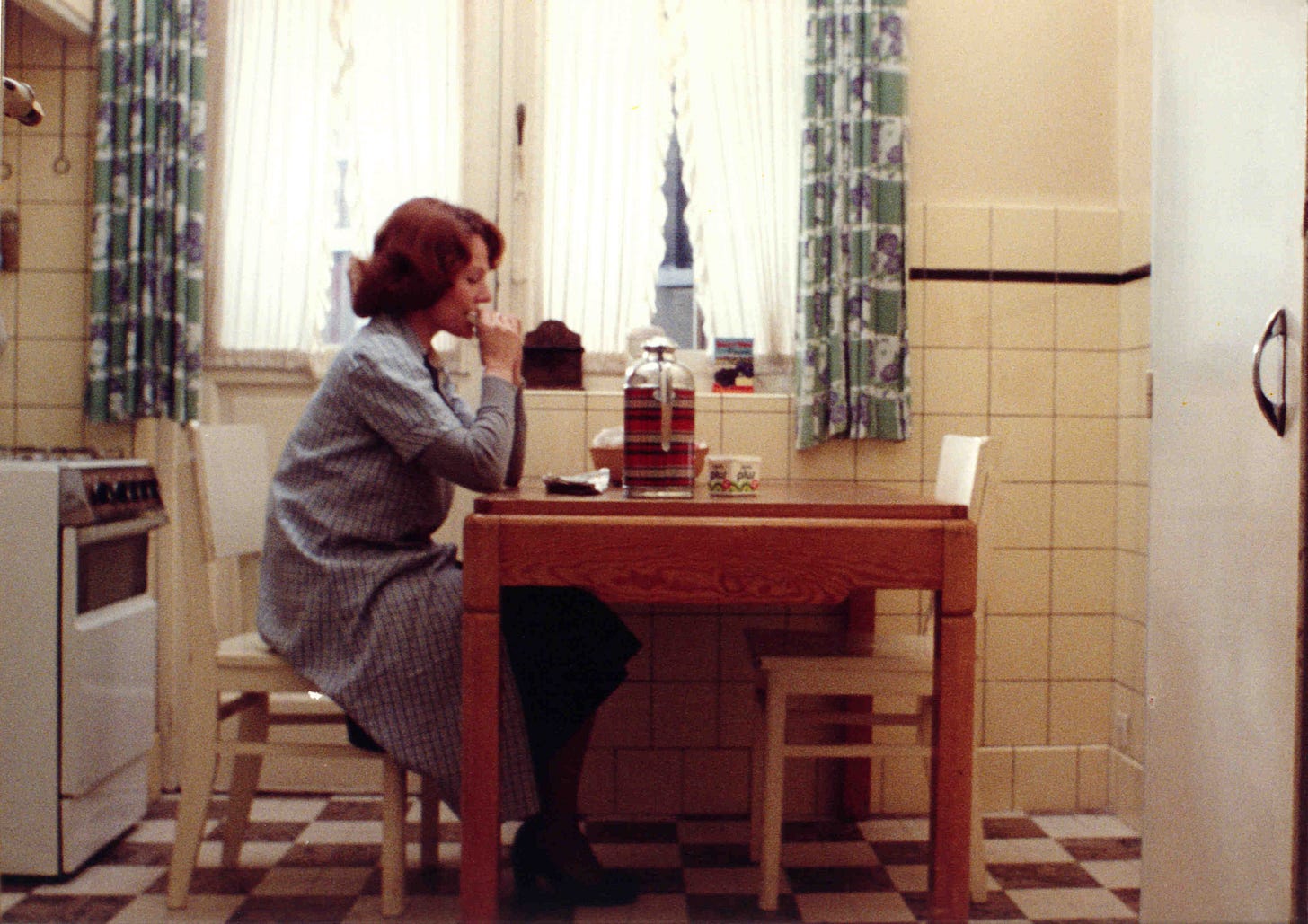 I did housework while watching 'Jeanne Dielman,' and it was a surreal  experience - The Boston Globe