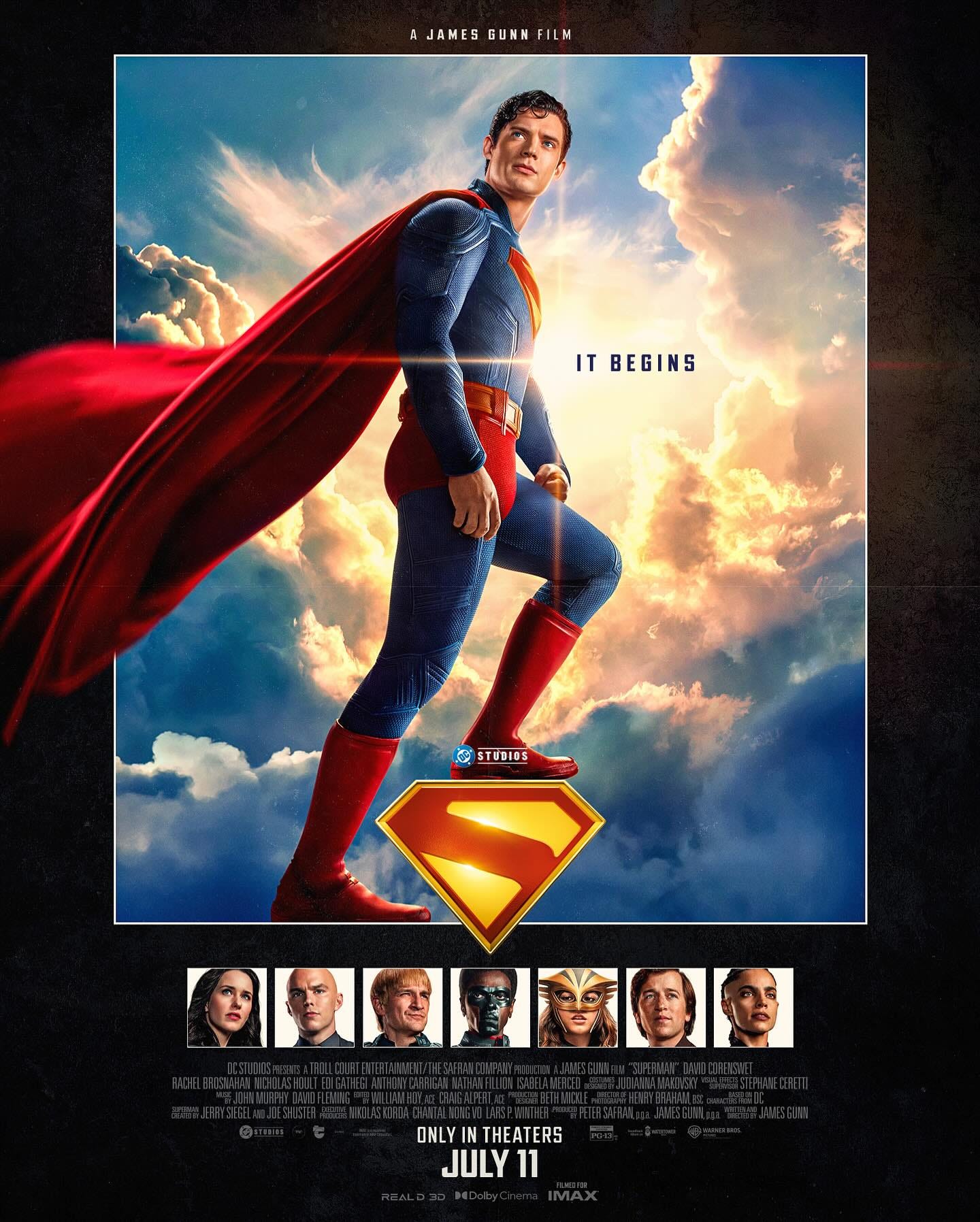 Peut être une image de ‎8 personnes, Superman et ‎texte qui dit ’‎AJANES GUNN AJANESGUNNFILH N FILM FIL BEGINS Q STUDIOS लঙबকন וור ONLY ONLYINTHEATERS IN THEATERS JULY 11‎’‎‎