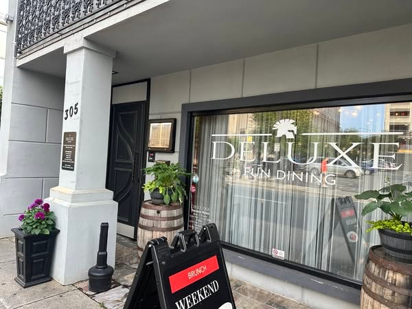Deluxe Fun Dining