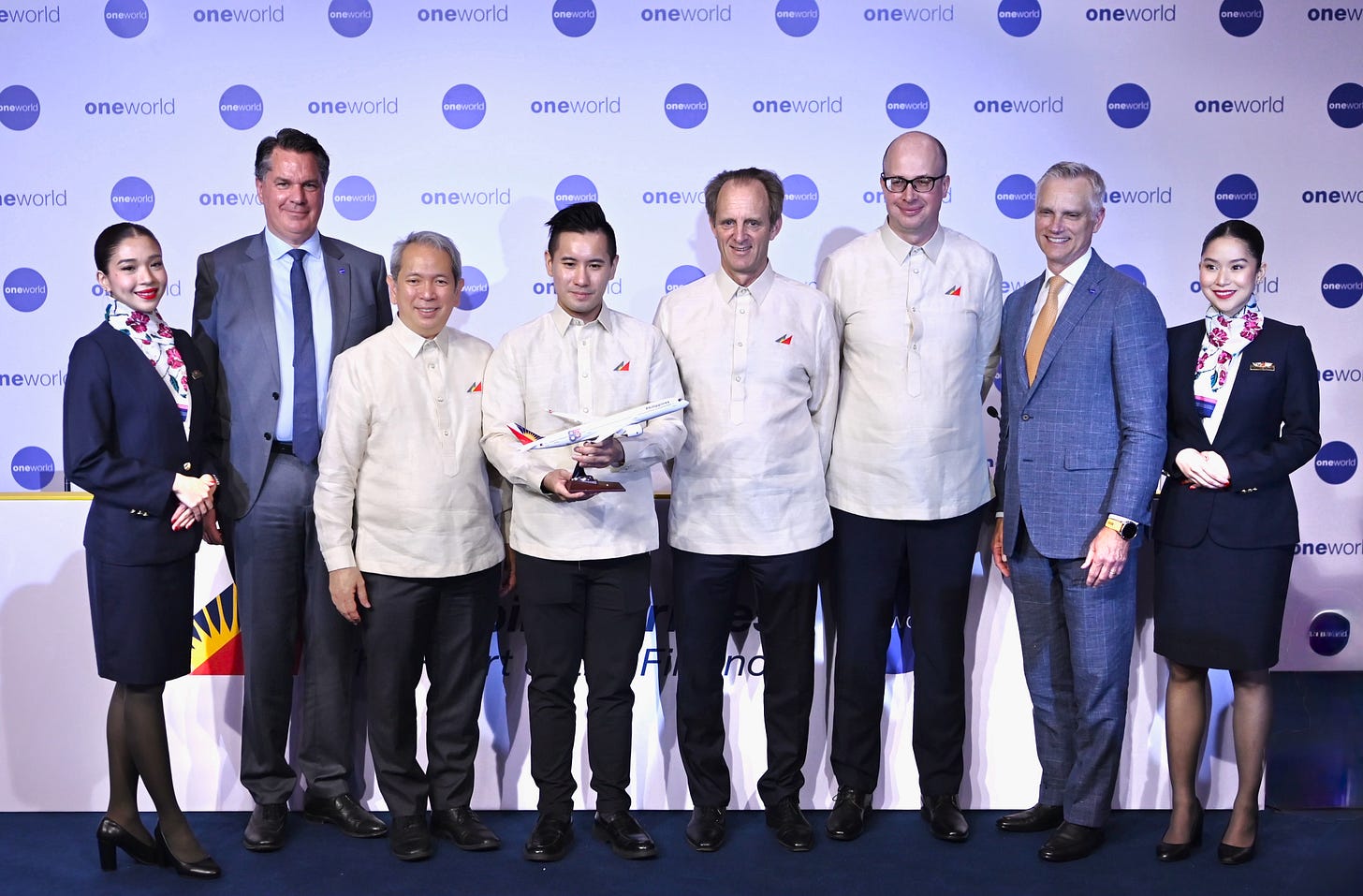 Philippine Airlines and oneworld executives