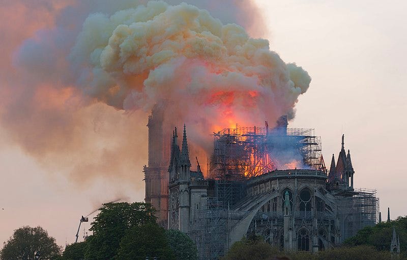 File:Notre-Dame en feu, 20h06.jpg