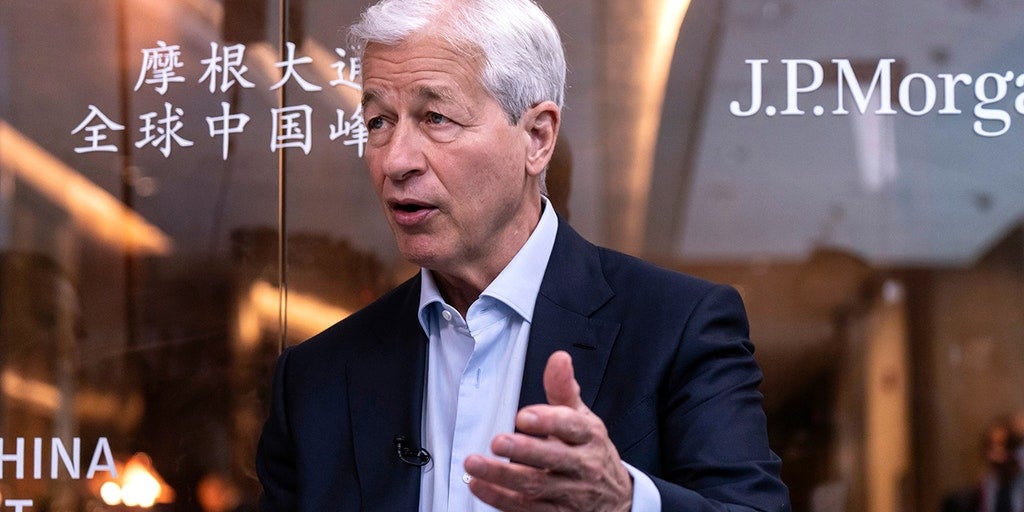 JPMorgan Chase CEO Jamie Dimon not afraid of China, more worried about US |  Fox Business