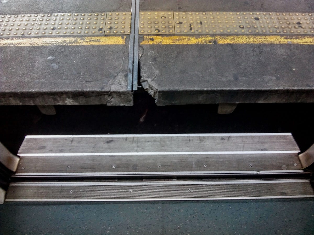 Após dois anos, só três estações da CPTM ganham proteção no vão entre trem e plataforma Após dois anos, só três estações da CPTM ganham proteção no vão entre trem e plataforma