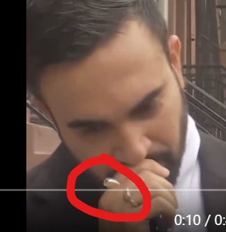 Sormuksia käyttävät erityisesti Iranin hirmuhallituksen ja sen alistavan islamilaisen mullahivallan tukijat, shia-islamistit ja imaamit.