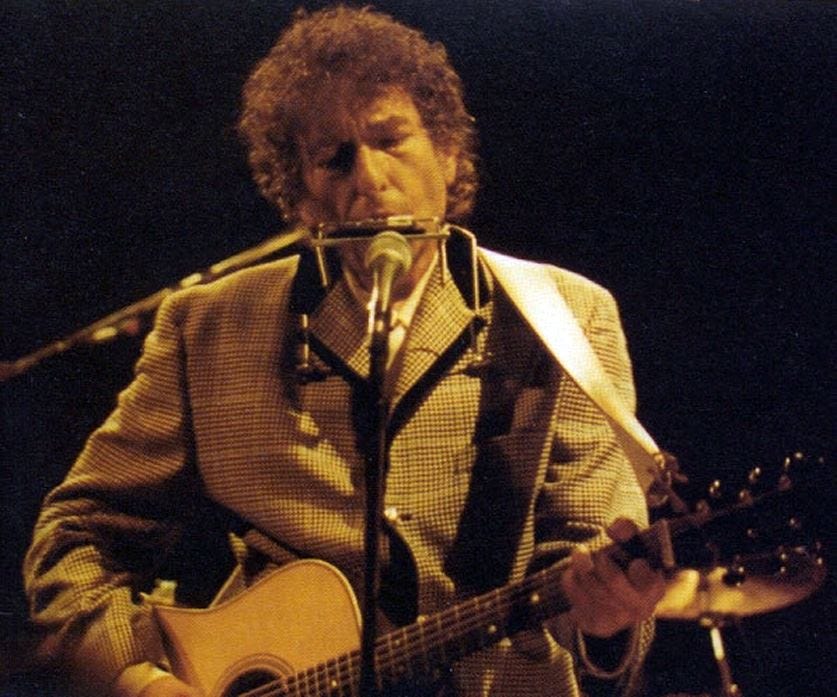 Watching Bob Dylan's Unreleased Supper Club Tapes