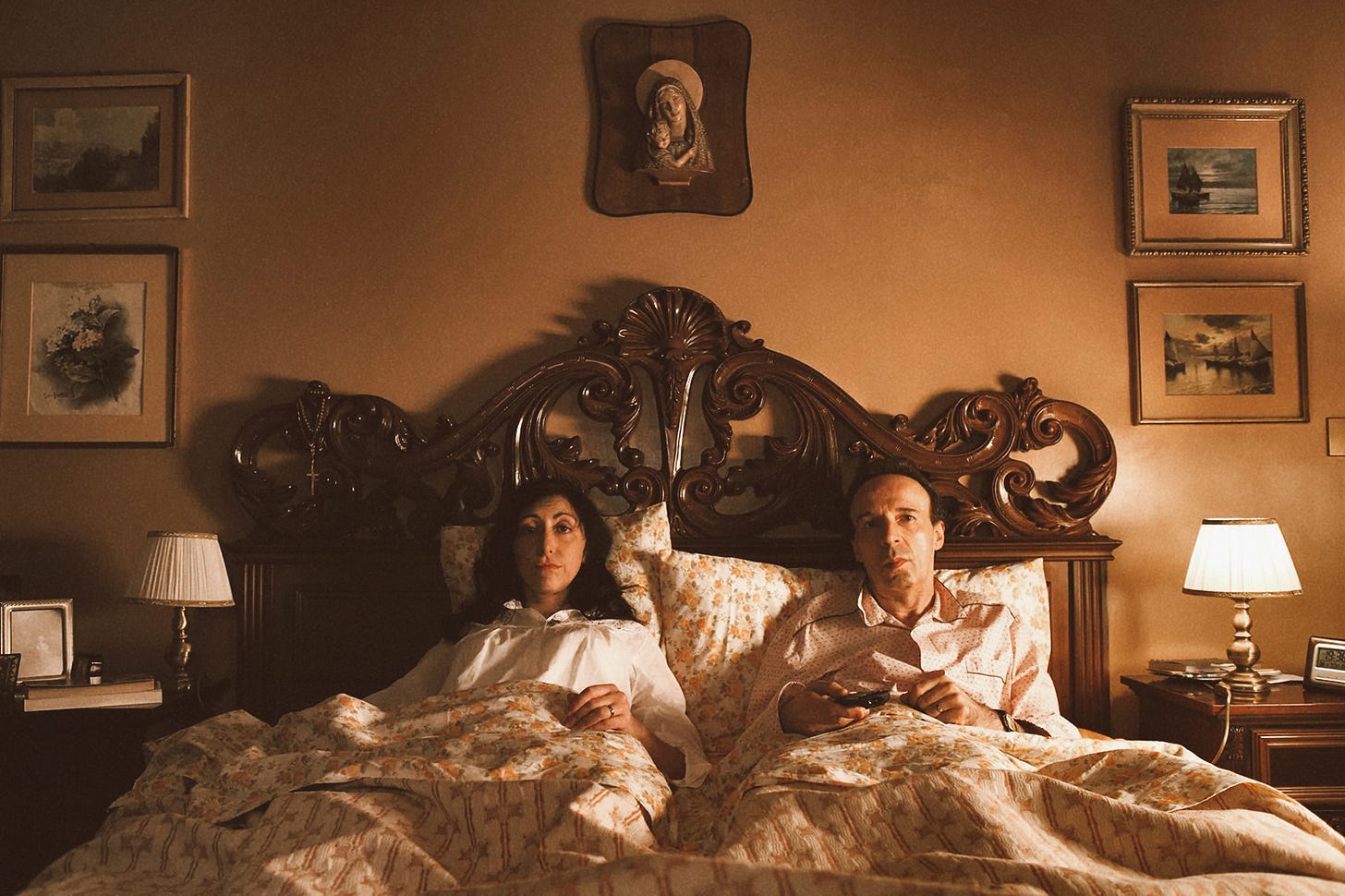 Monica Nappo e Roberto Benigni em “Para Roma com Amor” (2012).