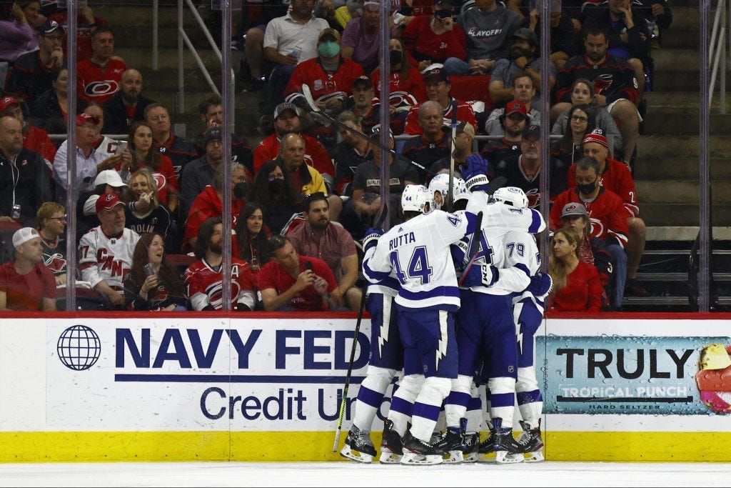 Lightning hold down Hurricanes to win Game 5, series