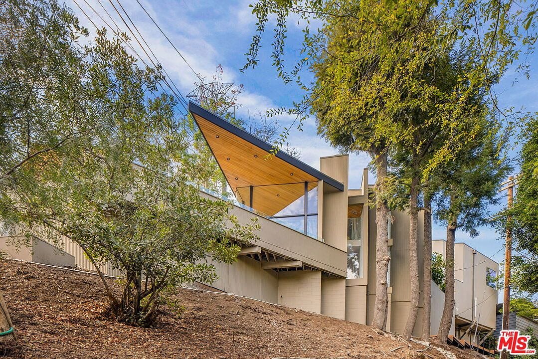 carousel photo #4 (MLS)