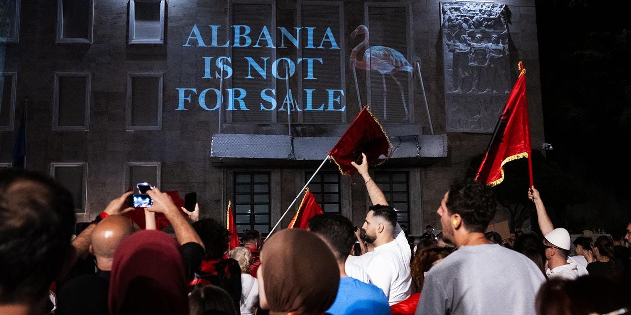 Tirana, Albania. 2026/06/20. Protesters are chanting slogans in front of the prime minister's office, where the message “Albania is not for sale” is projected during a rally organized by the “Flamingo Revolution” movement. Born out of opposition to tourism development projects in several of the country's protected natural areas, the movement condemns environmental damage and calls for greater transparency in public governance. Photograph by Milla Morisson / Hans Lucas.
Tirana, Albania. 2026/06/20. Des manifestants scandent des slogans devant le bureau du premier ministre ou est projete "Albania is not for sale" ( l'Albanie n'est pas à vendre) lors d'un rassemblement du mouvement de la « Révolution des Flamants roses ». Ne de l'opposition a des projets de developpement touristique dans plusieurs zones naturelles protegees du pays, le mouvement denonce les atteintes a l'environnement et reclame davantage de transparence dans la gouvernance publique. Photographie de Milla Morisson / Hans Lucas. Tirana, Albania. 2026/06/20. Protesters are chanting slogans in front of the prime minister's office, where the message “Albania is not for sale” is projected during a rally organized by the “Flamingo Revolution” movement. Born out of opposition to tourism development projects in several of the country's protected natural areas, the movement condemns environmental damage and calls for greater transparency in public governance. Photograph by Milla Morisson / Hans Lucas.
Tirana, Albania. 2026/06/20. Des manifestants scandent des slogans devant le bureau du premier ministre ou est projete "Albania is not for sale" ( l'Albanie n'est pas à vendre) lors d'un rassemblement du mouvement de la « Révolution des Flamants roses ». Ne de l'opposition a des projets de developpement touristique dans plusieurs zones naturelles protegees du pays, le mouvement denonce les atteintes a l'environnement et reclame davantage de transparence dans la gouvernance publique. Photographie de Milla Morisson / Hans Lucas.