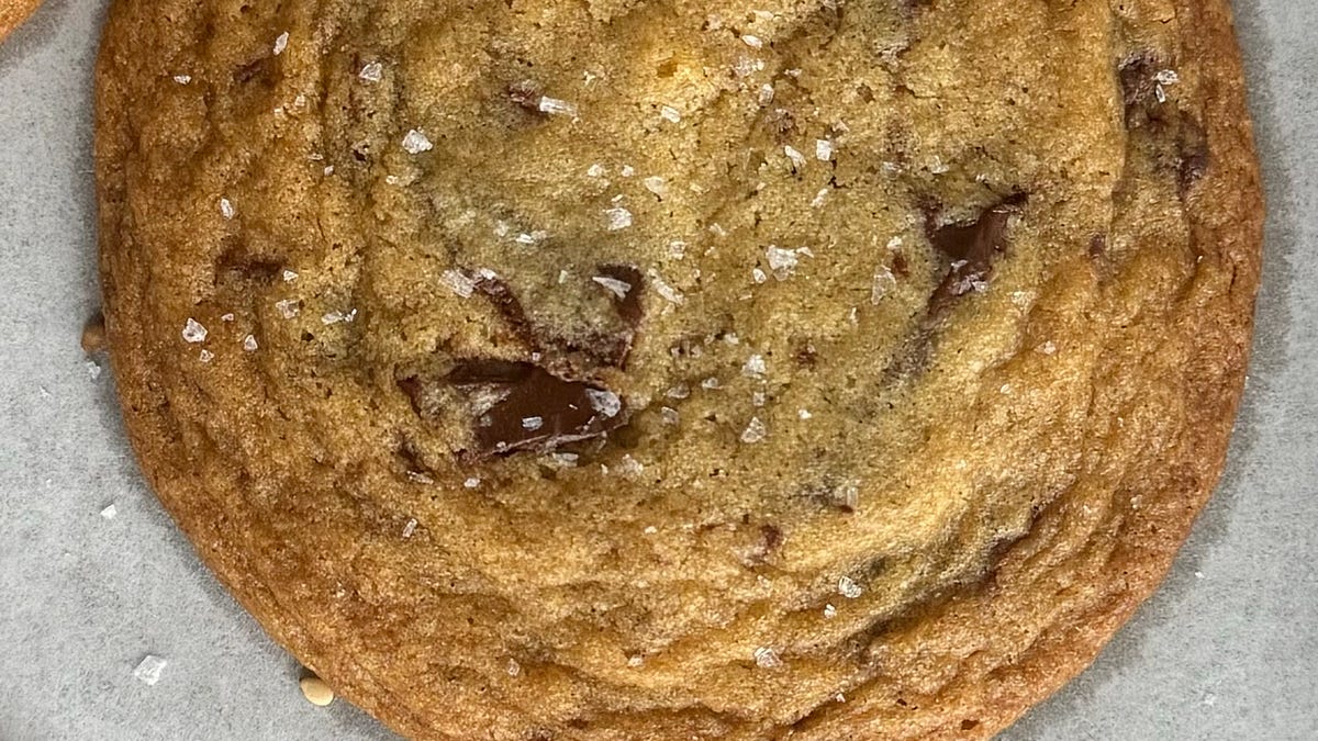 FAST, FLAVORFUL CHOCOLATE CHIP COOKIES - ZAYNAB ISSA
