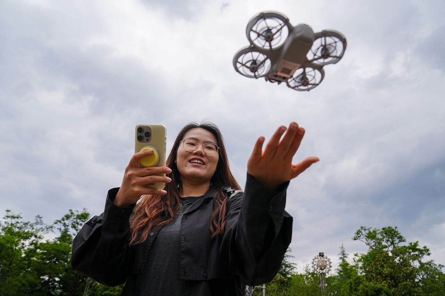 Young_Chinese_woman_flying_rental_drone_VCG1115.original.jpg (1700×1133)