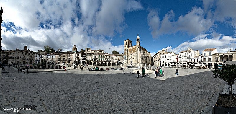 File:Panorámica Plaza Mayor de Trujillo.jpg