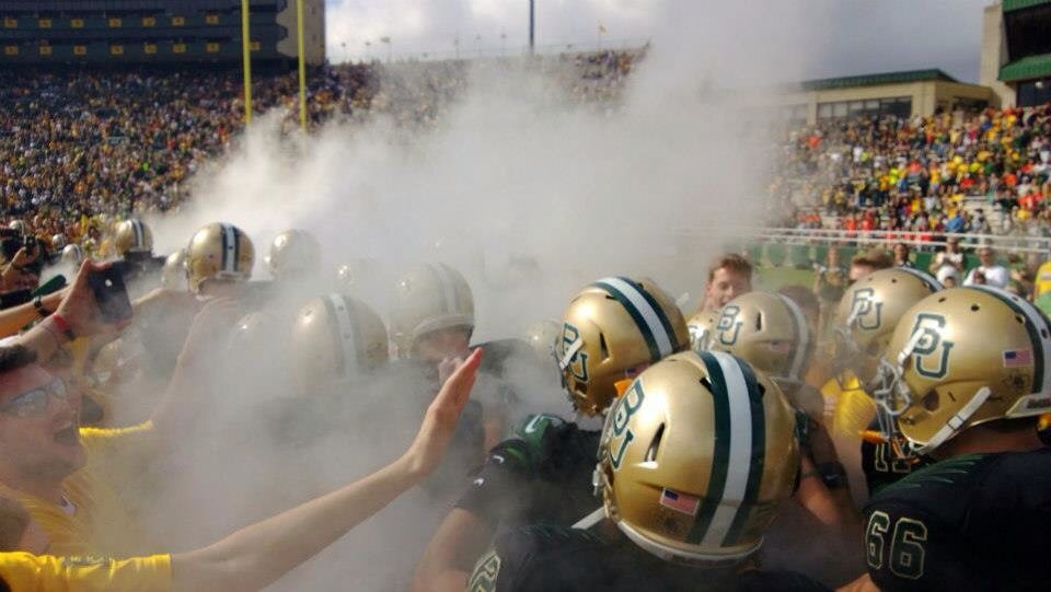 https://upload.wikimedia.org/wikipedia/commons/c/c3/Gameday_%2866235265%29.jpeg