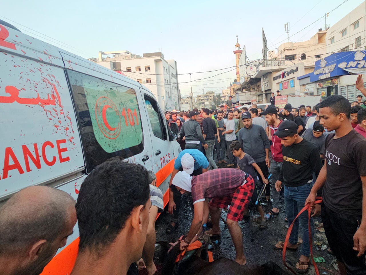Israel reivindica ataque contra ambulancias en Gaza; la OMS se declara "completamente consternada" Israel reivindica ataque contra ambulancias en Gaza; la OMS se declara "completamente consternada"