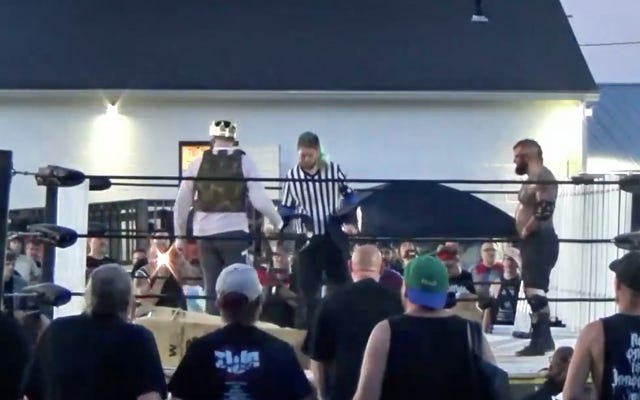 [Screenshot: SHLAK and Vendetta in ring]