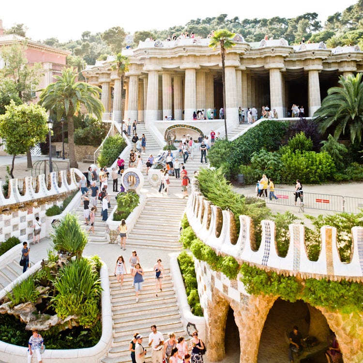 https://images.adsttc.com/media/images/510c/5369/b3fc/4b7d/0100/0074/newsletter/antoni-gaudi-spain-barcelona-Parc-Guell-05-samuel-ludwig.jpg?1414599916=