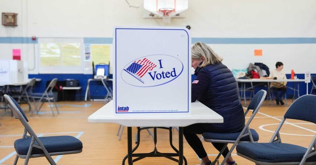 Virginia votes for redistricting, giving Democrats a boost : NPR