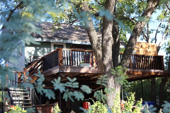 ground view of The Cozy Carriage House