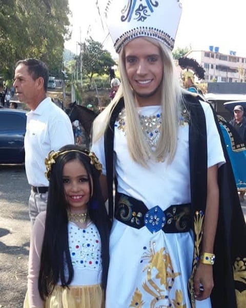 Andry José Hernández Romero dressed up with young girl Andry José Hernández Romero dressed up with young girl