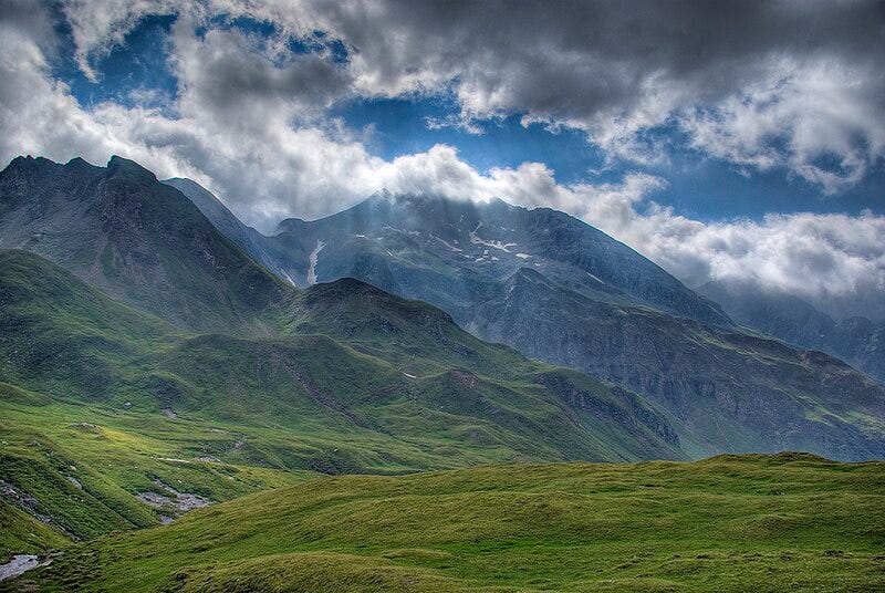 File:Mountains & Clouds.jpg