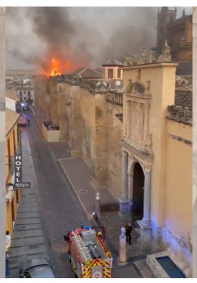Imagen que contiene edificio, tabla, cocina, mostrador

El contenido generado por IA puede ser incorrecto.