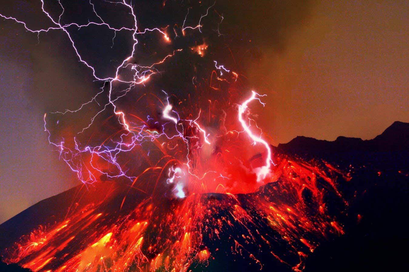 Lightning during volcanic eruptions may have sparked life on Earth | New  Scientist