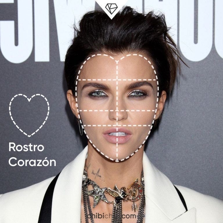 mujer con rostro corazón y cejas en armonía mujer con rostro corazón y cejas en armonía