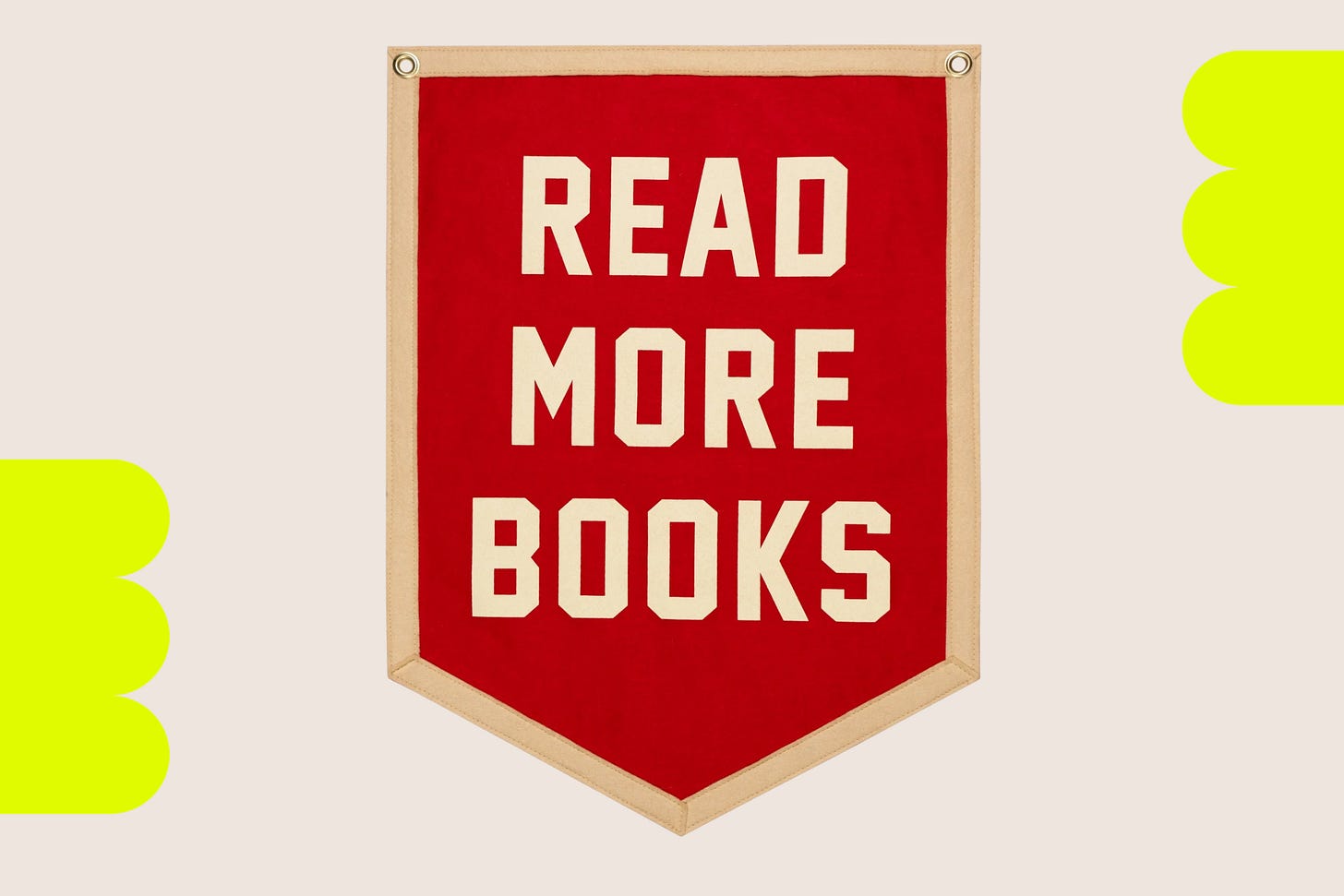 Oxford Pennant felt pennant that reads READ MORE BOOKS