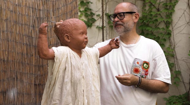 Javier Viver trabaja en una imagen del niño Jesús para un encargo de Miami Javier Viver trabaja en una imagen del niño Jesús para un encargo de Miami