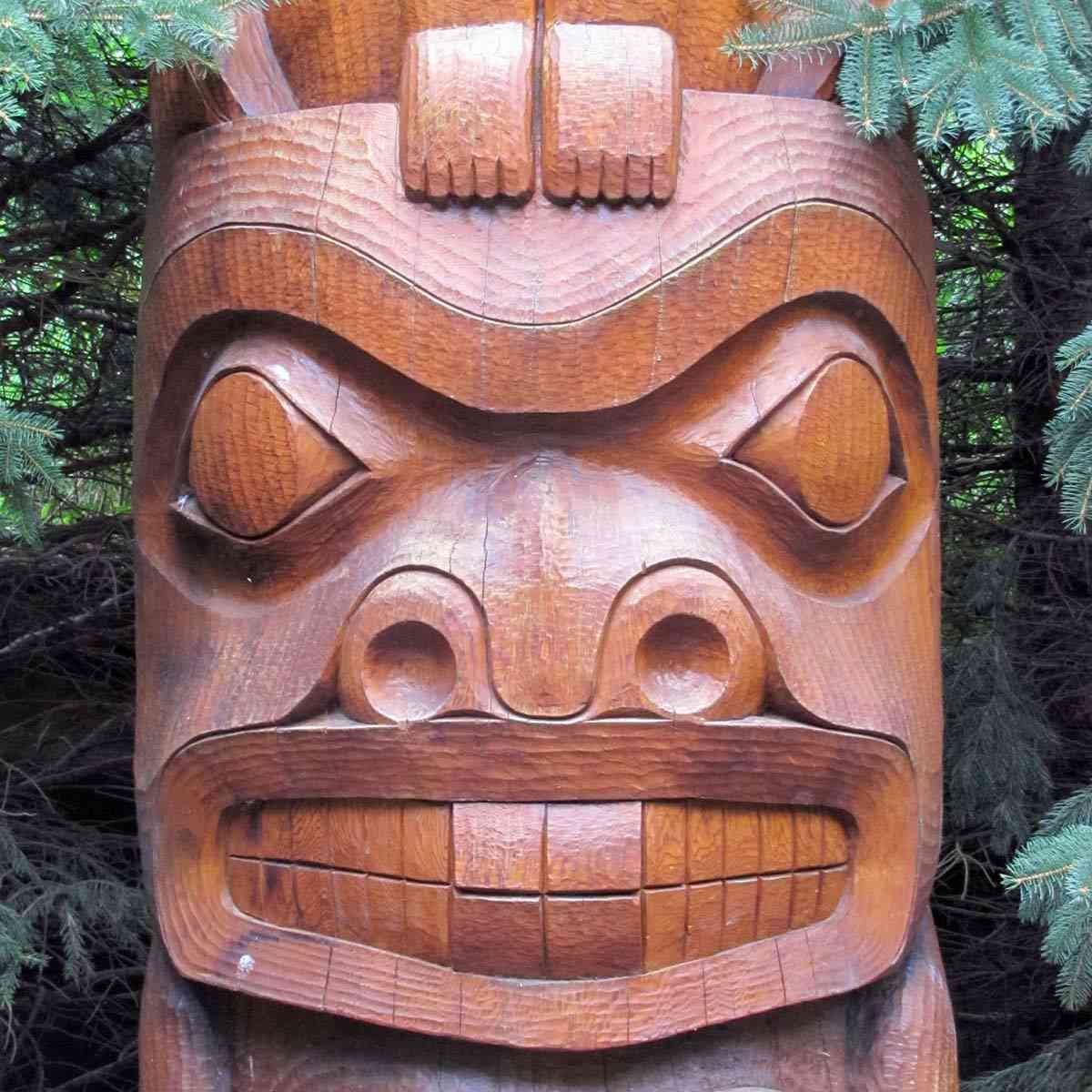 Midtown Plaza totem pole Seneca Park Zoo close