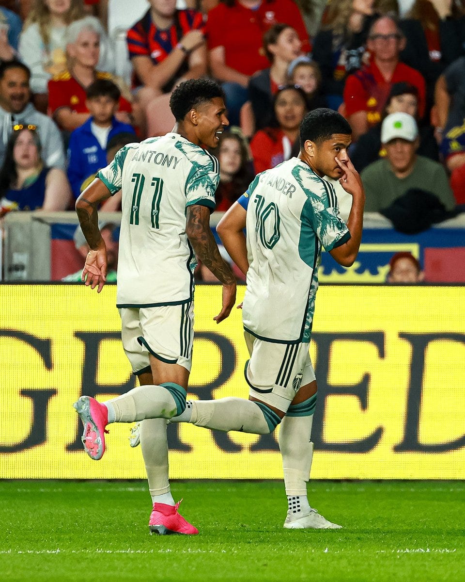 Evander celebrates his goal Evander celebrates his goal