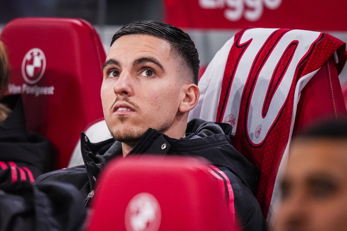 Van topaankoop tot bankzitter bij Ajax in acht maanden: wat is er aan de  hand met Oscar Gloukh? | Foto | gelderlander.nl