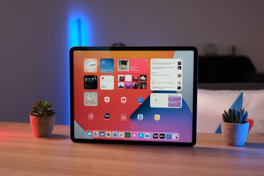 iPad Pro M2 no keyboard or pencil